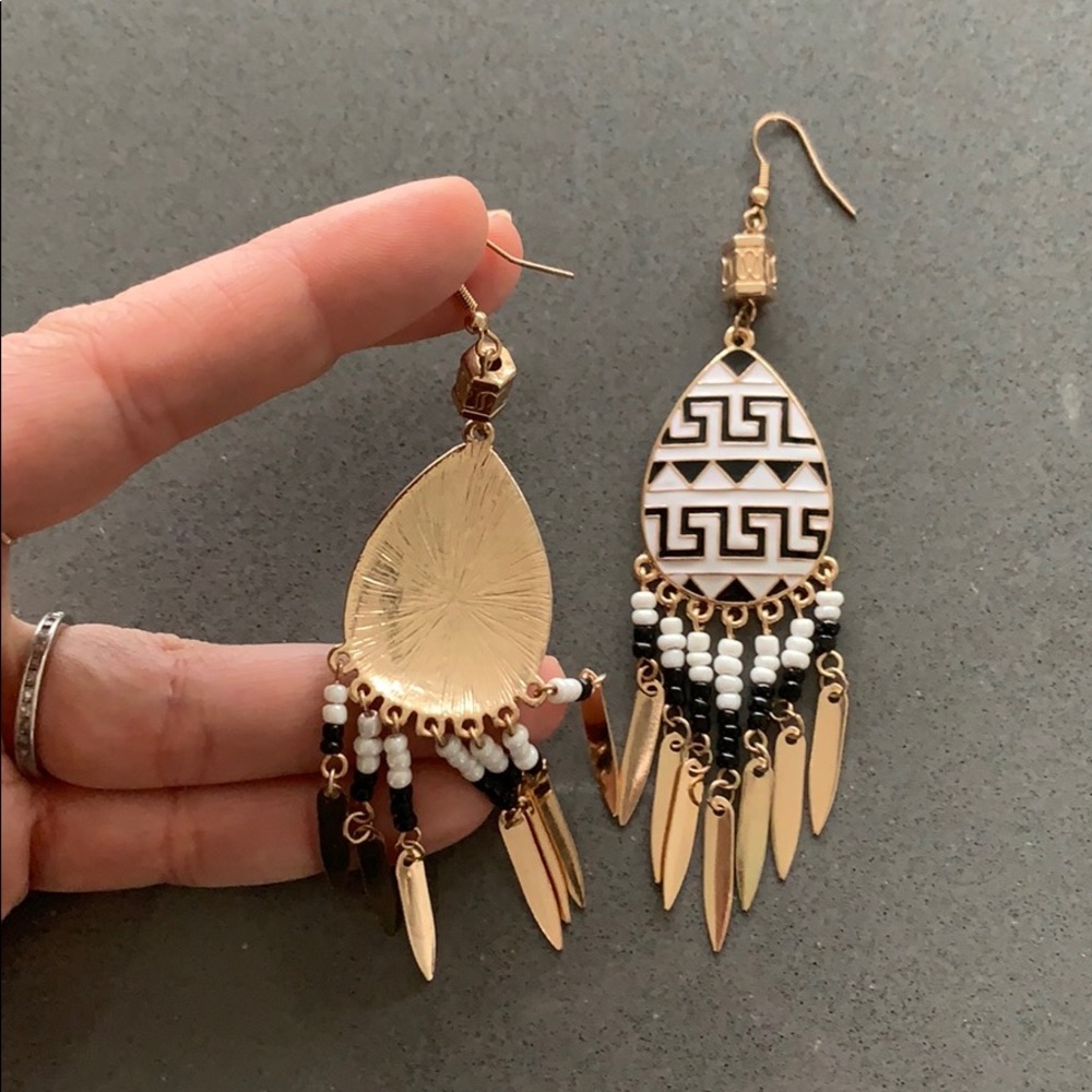Dangle earrings. - Picture 4 of 4